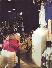 Pope prays to Mary